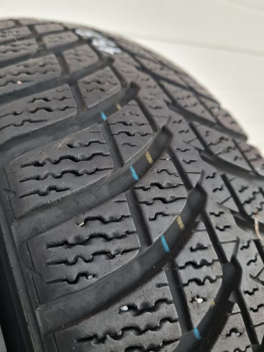 Зимни гуми 2 броя KUMHO Izen KW23 155 60 R15 дот 1122