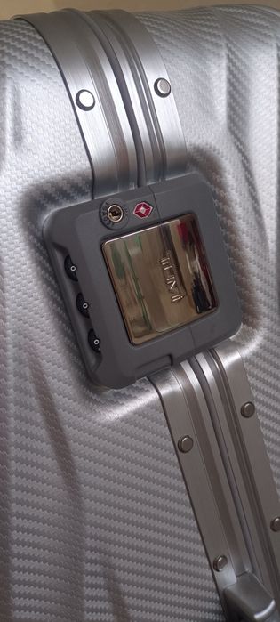 Продам чамодан TUMI