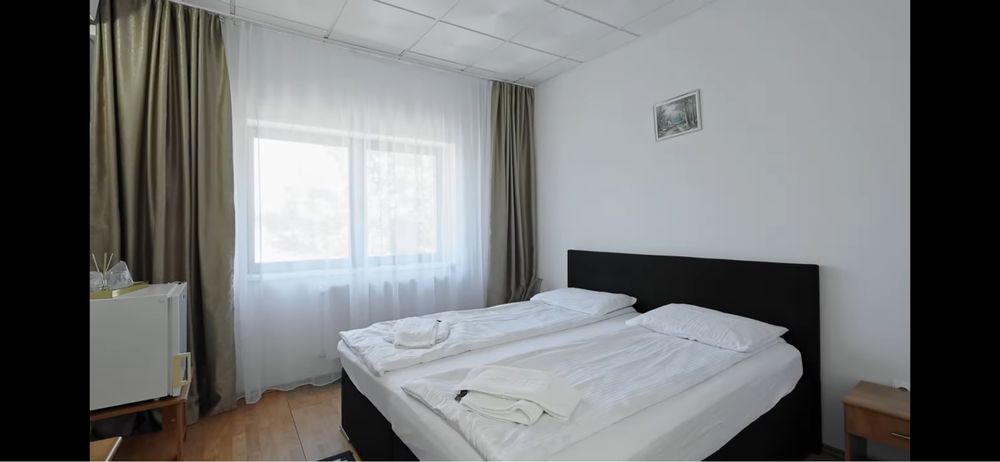 Cladire hotel , birouri , azil, spatii depozitare Borsului