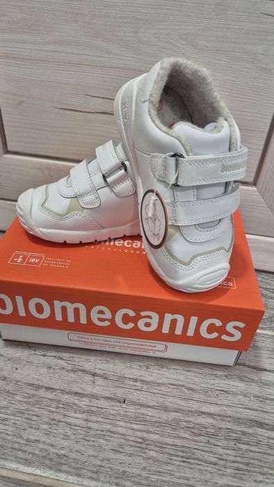 НОВИ маратонки Biomecanics с вълна