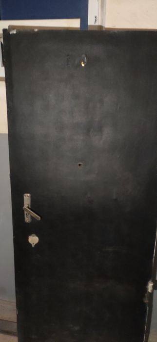 Б/У железная дверь