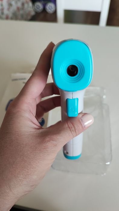 Безконтактен инфрачервен термометър