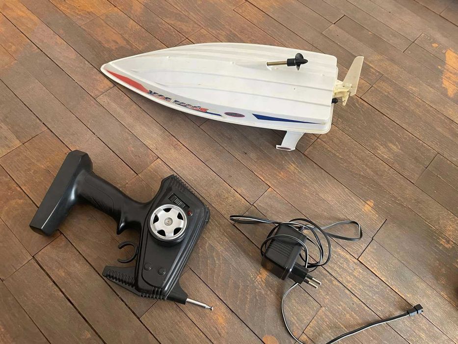 Електрическа лодка JAMARA, бърза, с дистанционно