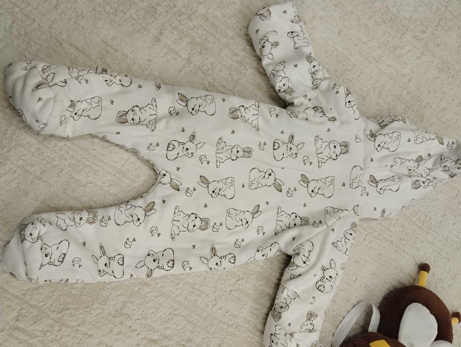 Продам детский комбинезон на весну