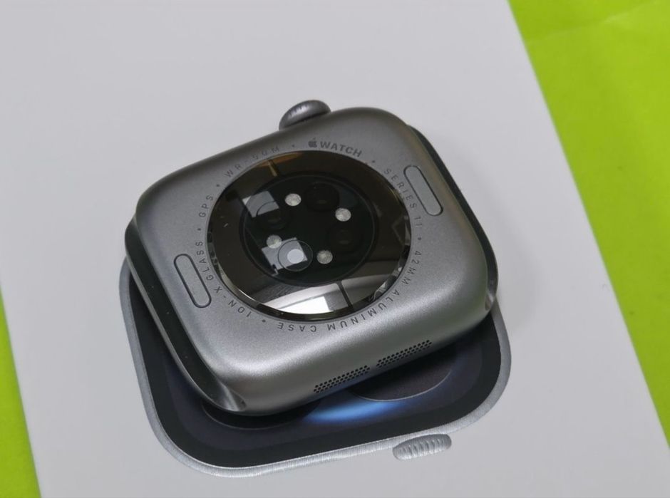 КАТО НОВ 42mm Apple watch 11 GPS Гаранция Yettel 3г. 2029 Space Gray / Black