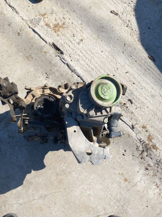 Cutie de viteze manuala 5 trepte VOLKSWAGEN GOLF IVAXP, BCA 02K301211A