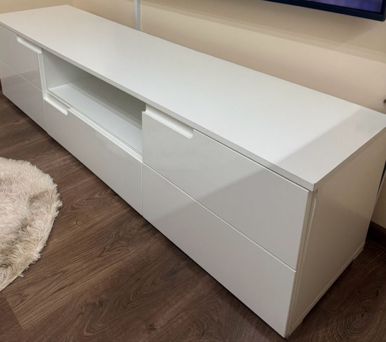 Телевизионен шкаф