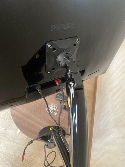 Монитор Philips 323E7Q диагональ 32 вместе с держателем