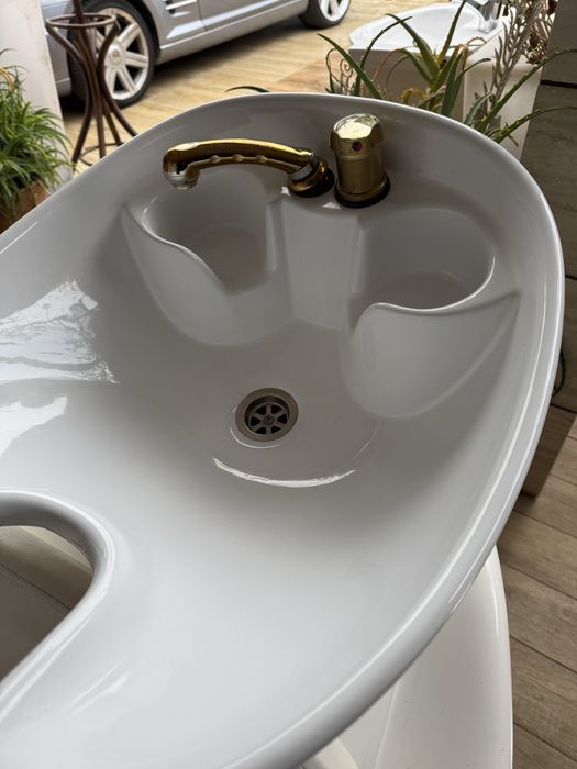 Промоция - Фризьорско оборудване 3 стола + измивна колона