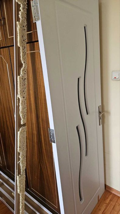 Интериорна врата Garant 70 см (Бяла със стъкло) –Отваряне към коридора