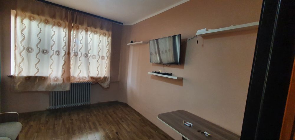 Inchiriez garsonieră!