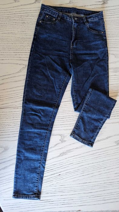 Продам джинсы скини
