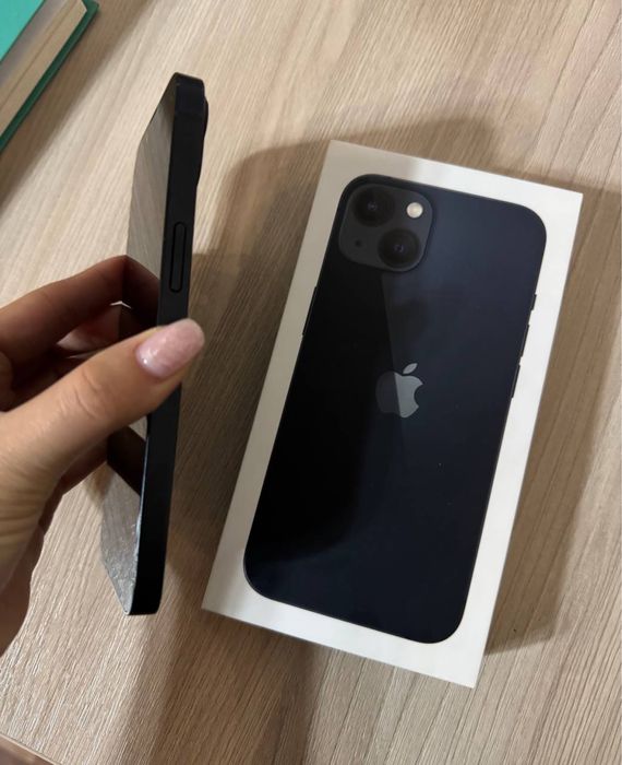 Продам Айфон 13