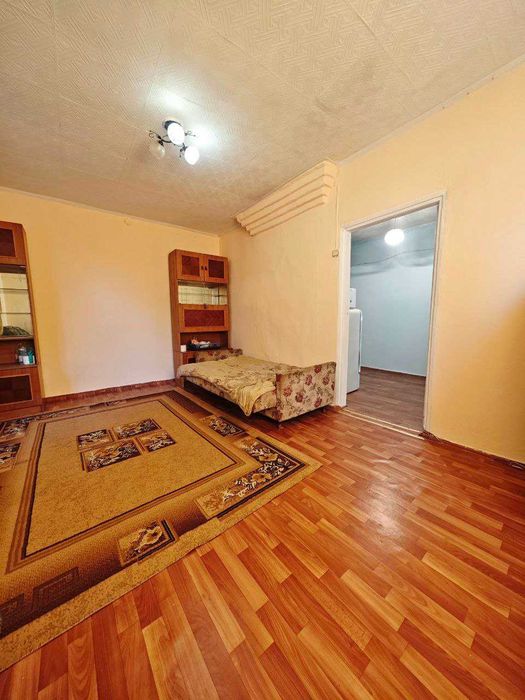 Продается за НАЛИЧНЫЕ, есть навес для машины.