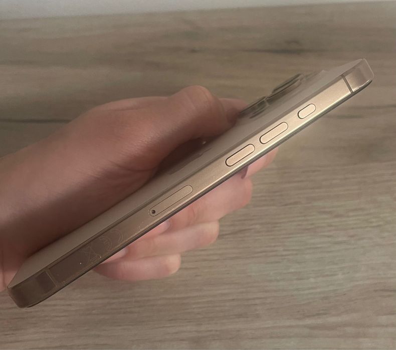 De vanzare iphone 16 pro gold 256 GB