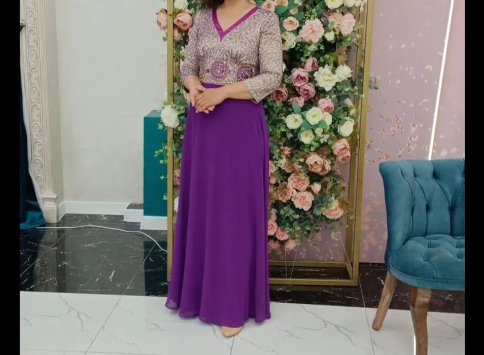 Продам платья 2 шт