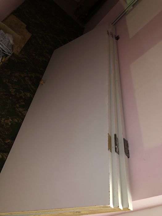 Продам белые двери