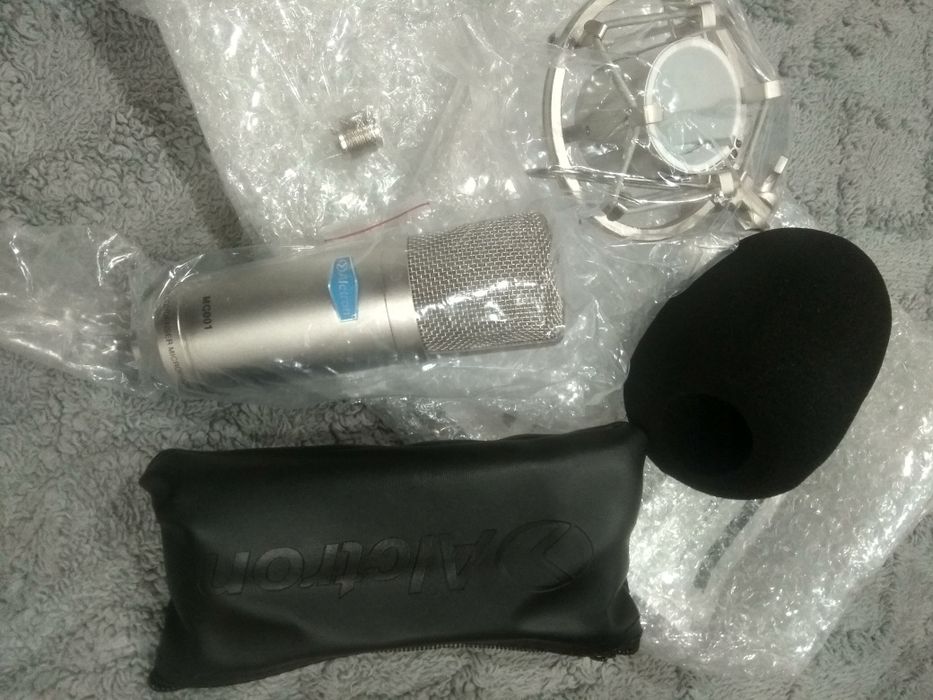 Микрофон профессиональный студийный