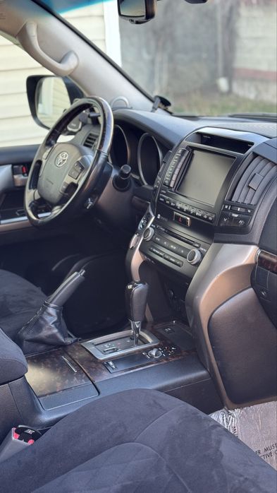 Аренда Land Cruiser 200 с водителем!