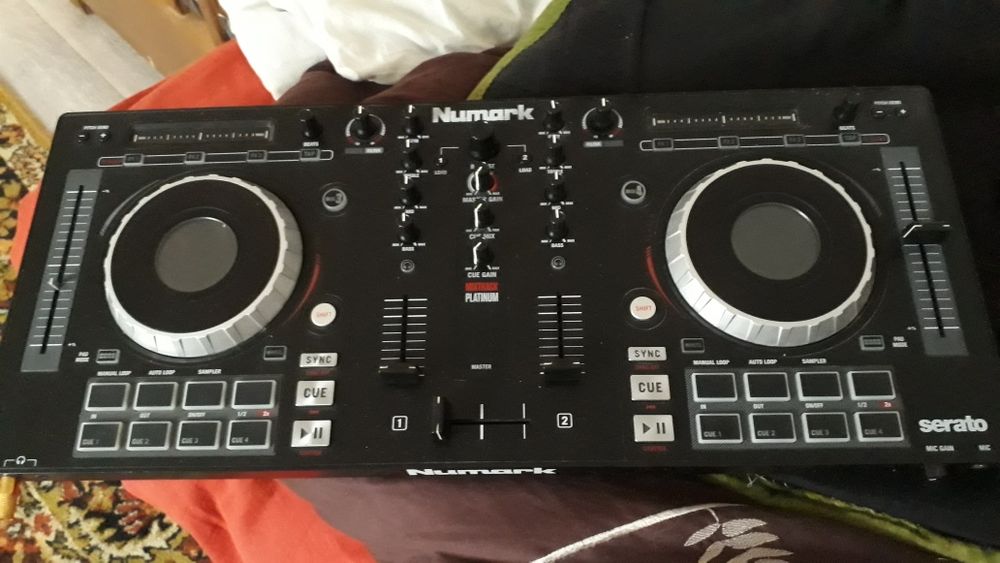 Numark Mixtrack Platinum