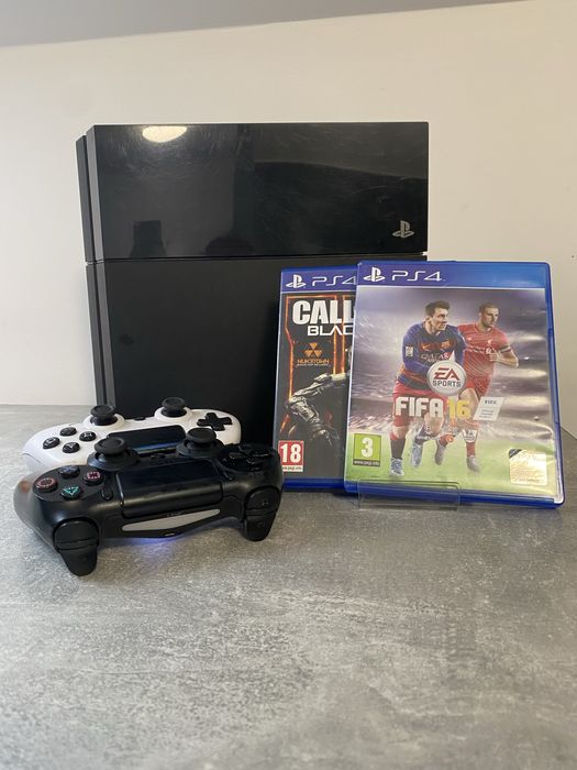 PlayStation 4, 2 manete si 2 jocuri