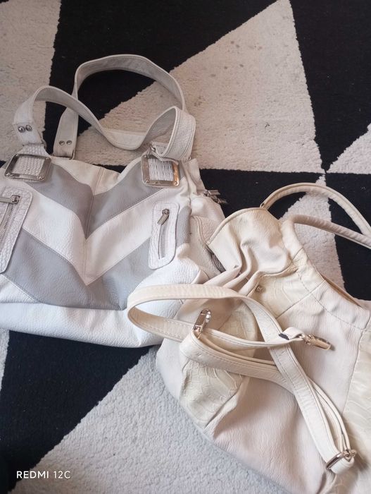 Два броя дамски чанти.