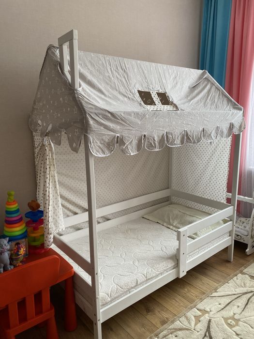 Детский  кровать  в  хорошем  состояниии