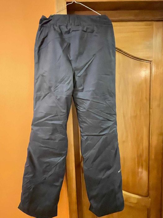 Vând pantaloni ski negri in stare perfecta