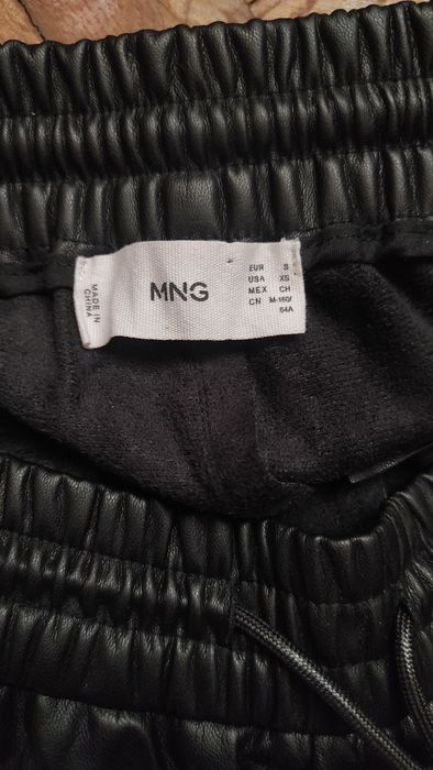 Кожен панталон Mango