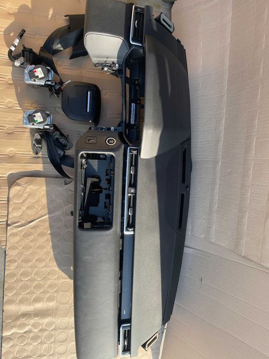 Fata completa / dezmembrari Land Rover Velar