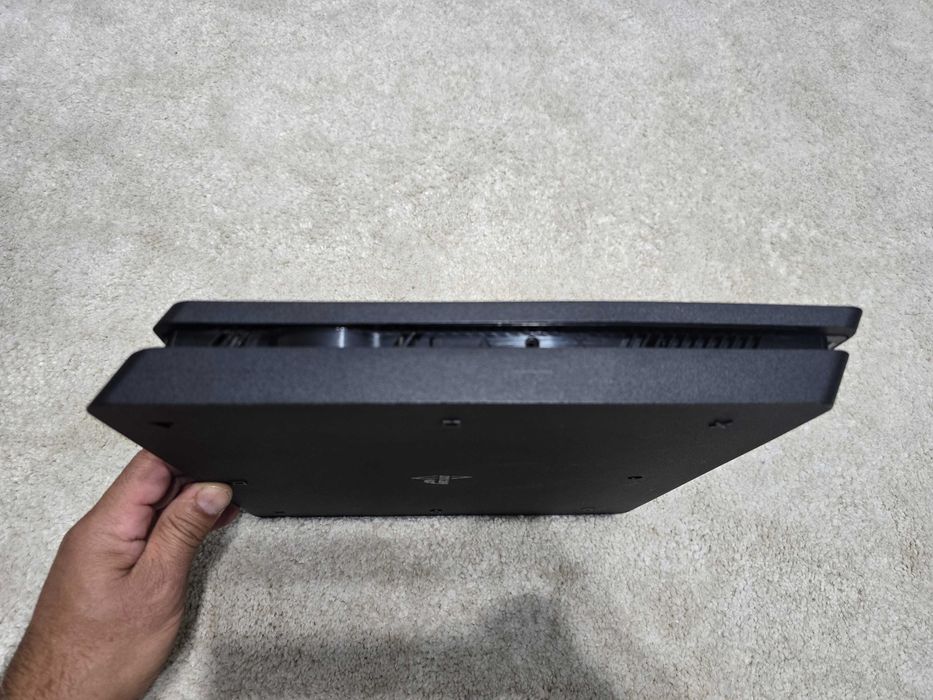 Vand consola PS4