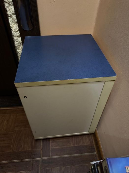 Отдам бесплатно прихожку и стенку.