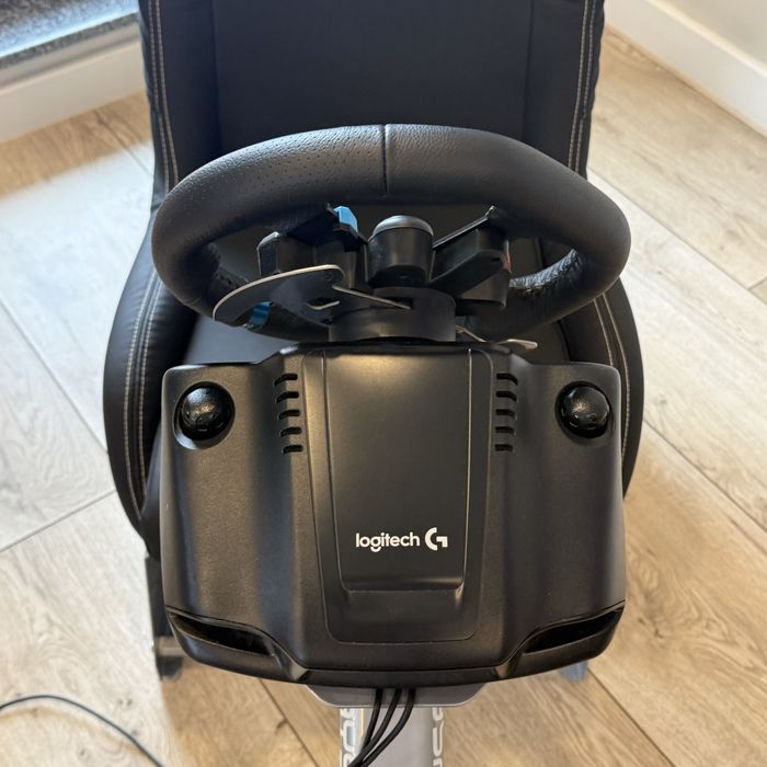 Set Racing Complet - Scaun gaming PLAYSEAT Cockpit Ev + Volan LOGITECH