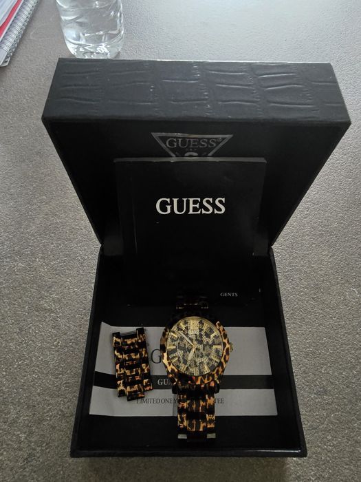 Часовници Guess ( часовник )