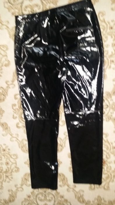Pantaloni de piele lacuita H&M