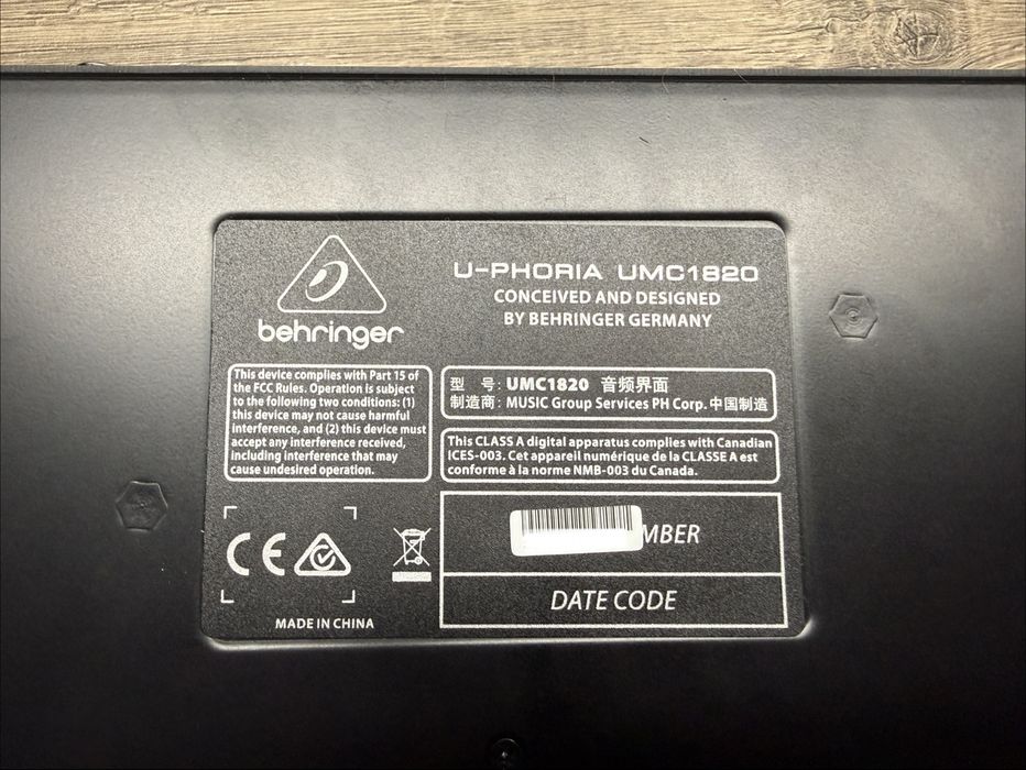 Звуковая карта Behringer U-Phoria