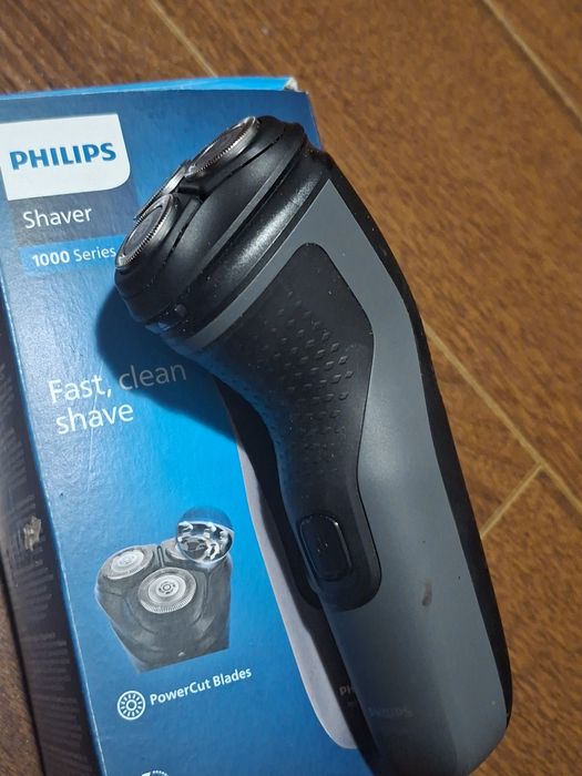 Aparat de bărbierit Philips 1000 Series  3 capete rotative  shaver