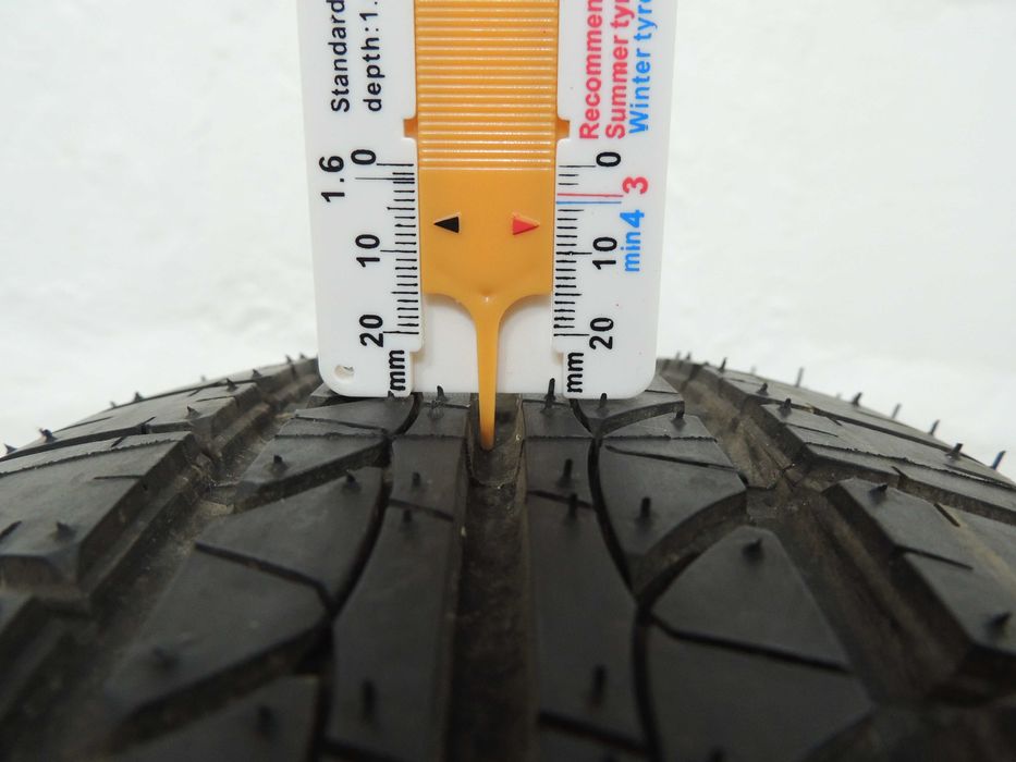 1 бр. гума BRIDGESTONE B-250 165/65 R15 81T.   Клещи за горивна тръба