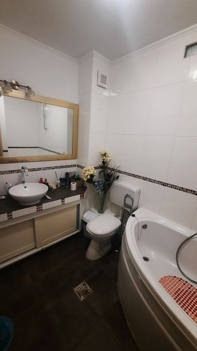Închiriez apartament spatios