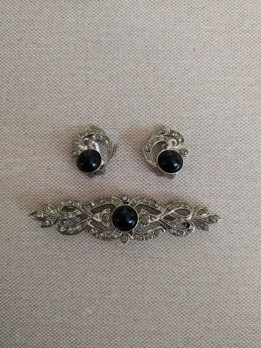 Продаю комплект бижутерии брошь и  клипсы