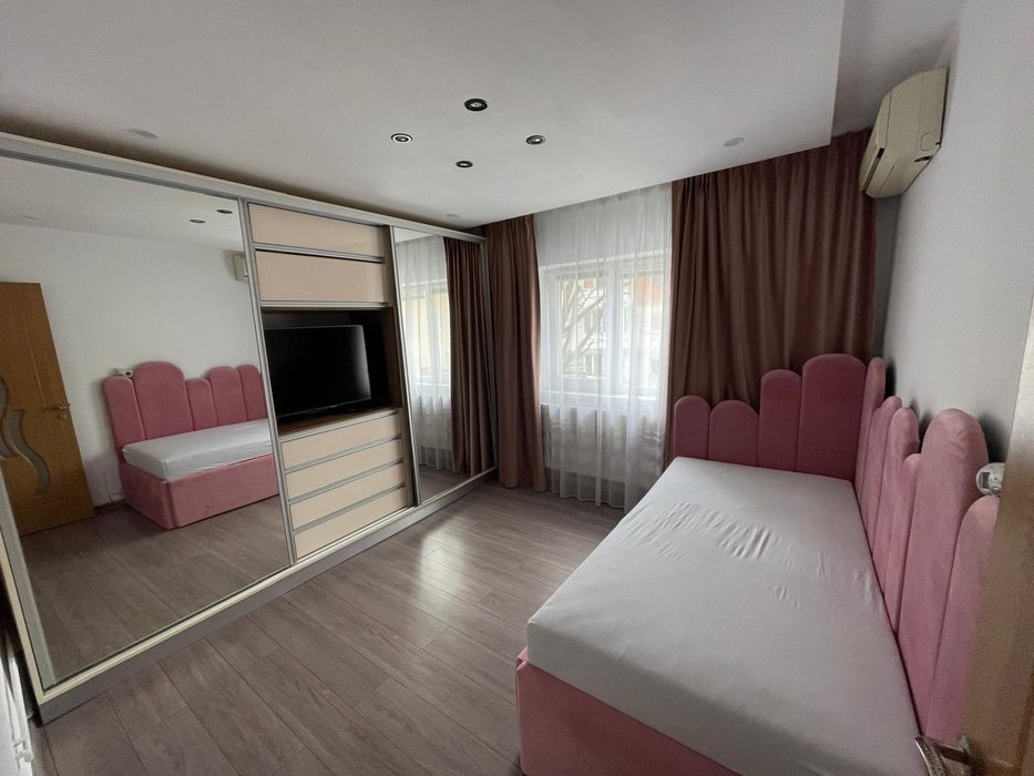 Vând apartament cu 2 camere decomandat