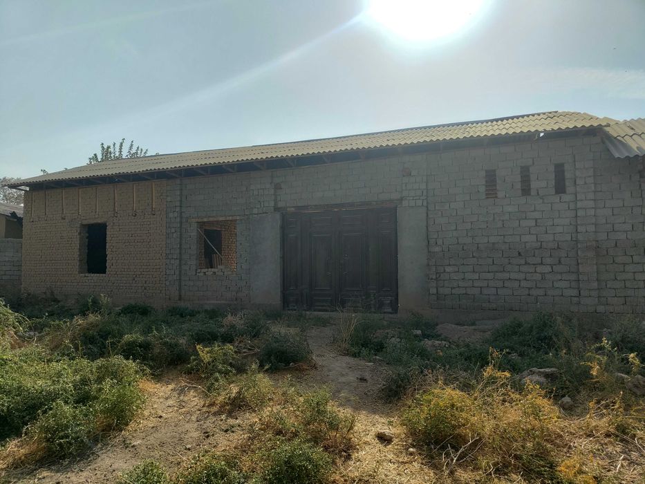 Продаётся участок 8 соток с домом в Ташкентской области