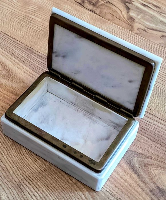 Старинна мраморна кутийка за бижута или декорация