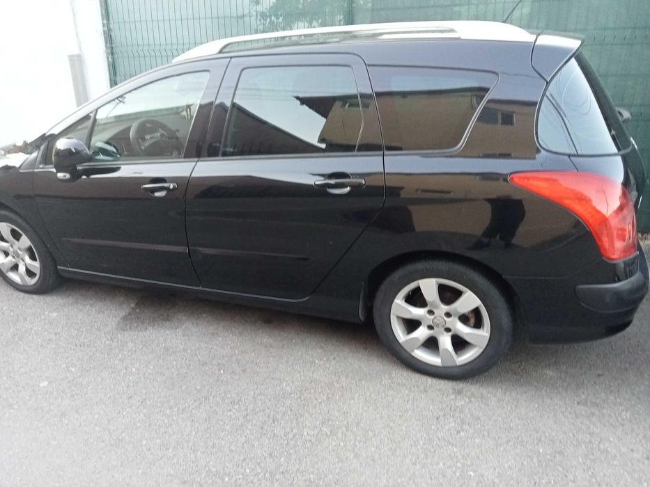 vind PEUGEOT 308 diesel inscrisa 2015 numai 113000 km