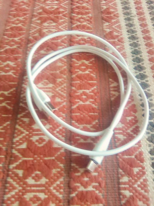 Продавам кабел нов за зареждане на телефони.