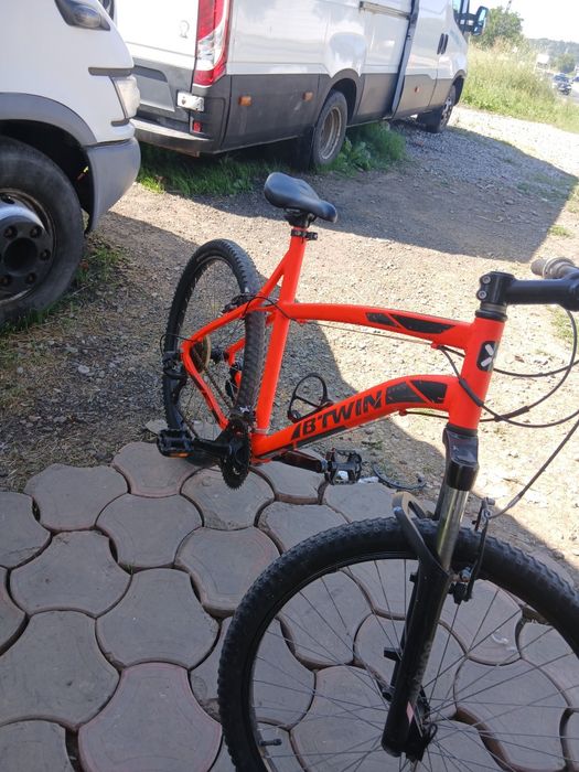 Vând bicicletă B'TWIN