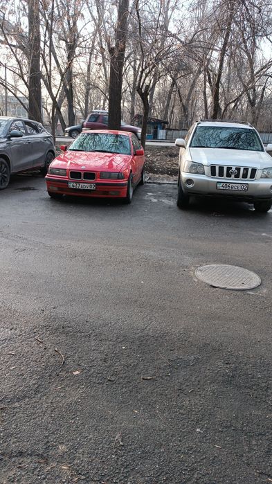 Продам машину BMW 320i