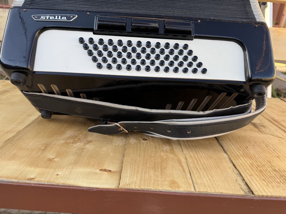 Акордеон Weltmeister Stella 60 баса