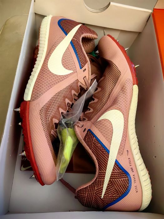 Шпайкове    NIKE