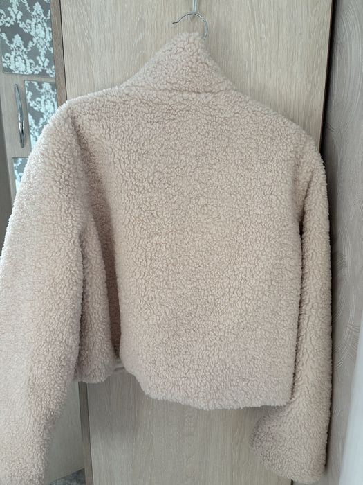 Продам курточку белую на весну